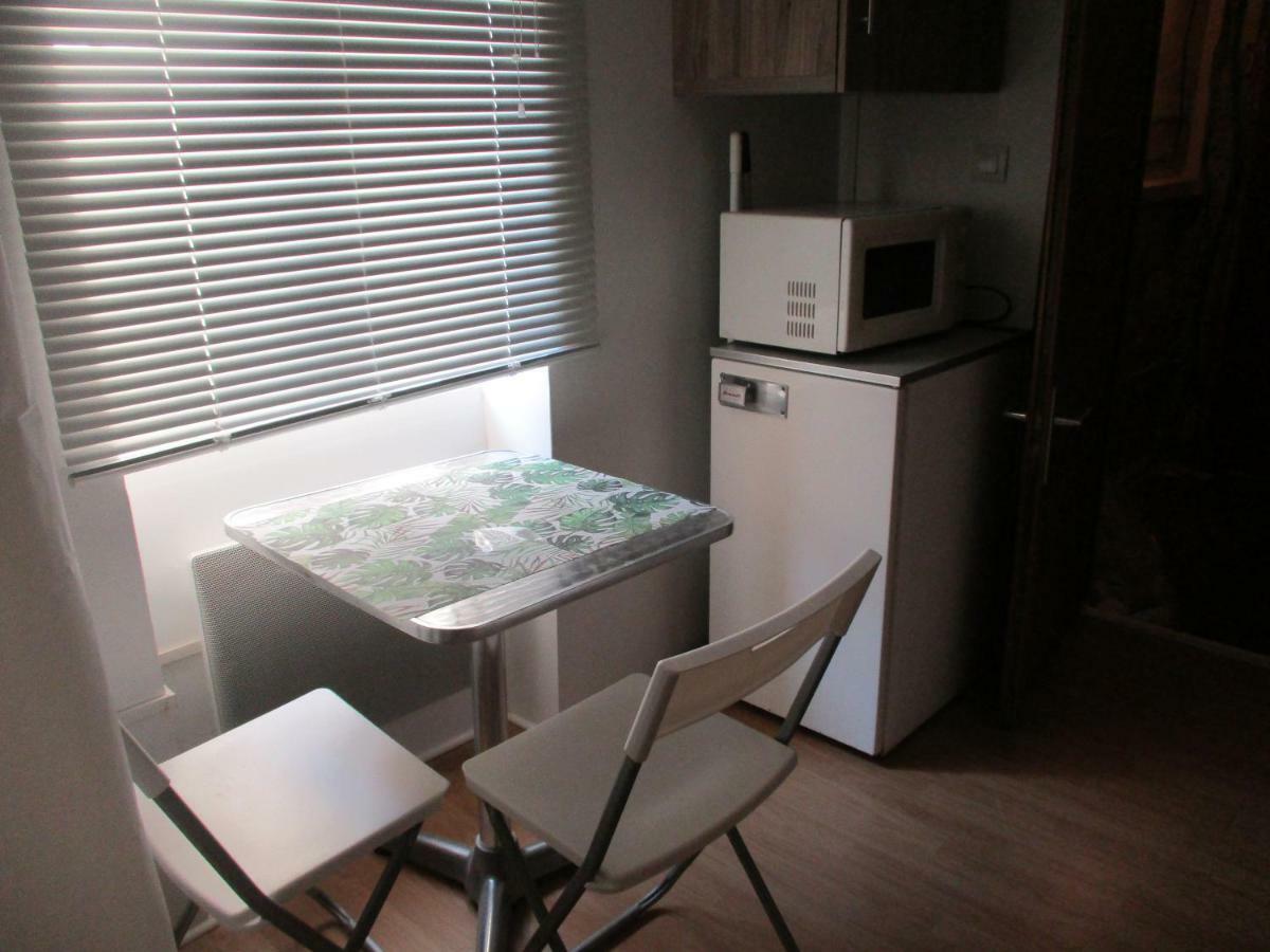 Petit Studio Apartment ลูเดฟ ภายนอก รูปภาพ