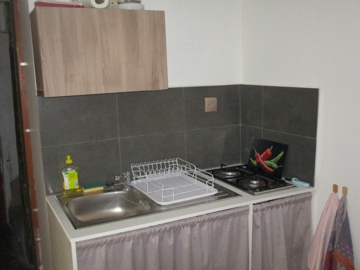 Petit Studio Apartment ลูเดฟ ภายนอก รูปภาพ